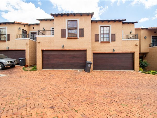 3 Bed House in Country View Estate