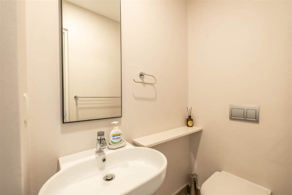 2 Bed Apartment in Menlyn photo number 26