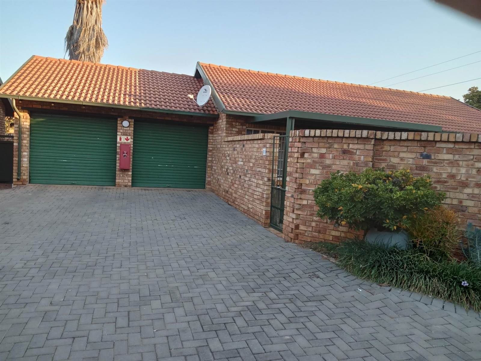 3 Bed Simplex in Highveld photo number 2