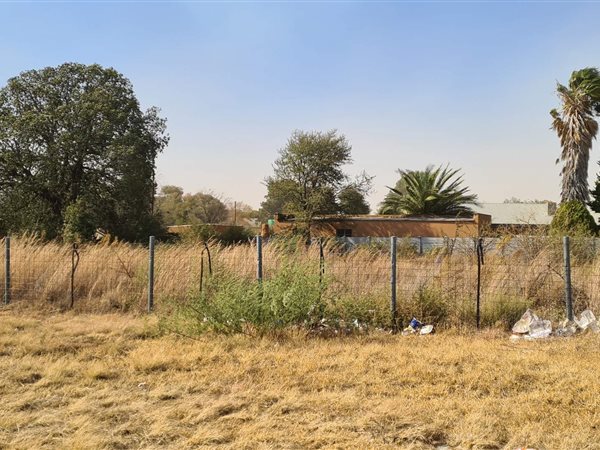 1 388 m² Land