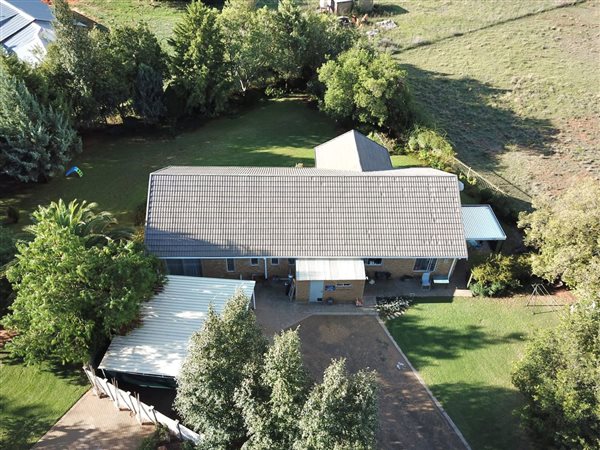 1.7 ha Smallholding 1.7 ha Smallholding