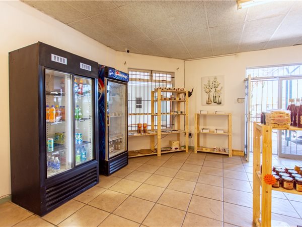 40 m² Retail Space 40 m² Retail Space