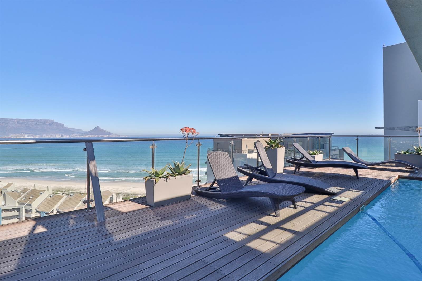 3 Bed Apartment in Bloubergstrand photo number 16
