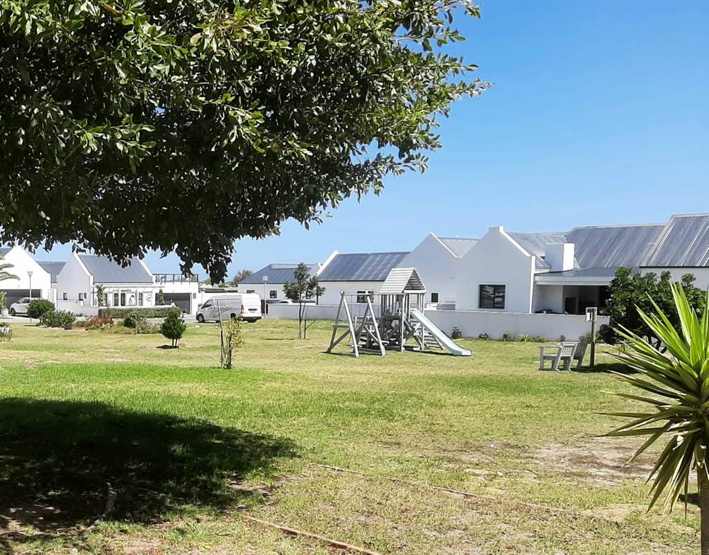 333 m² Land available in Sandbaai photo number 5