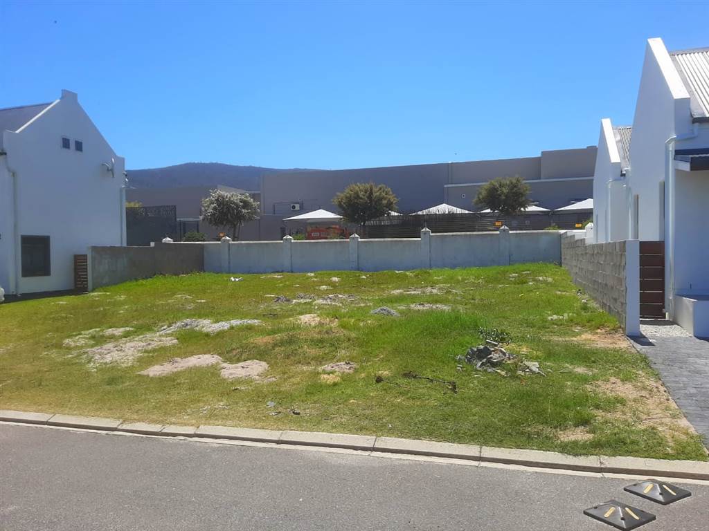 333 m² Land available in Sandbaai photo number 1