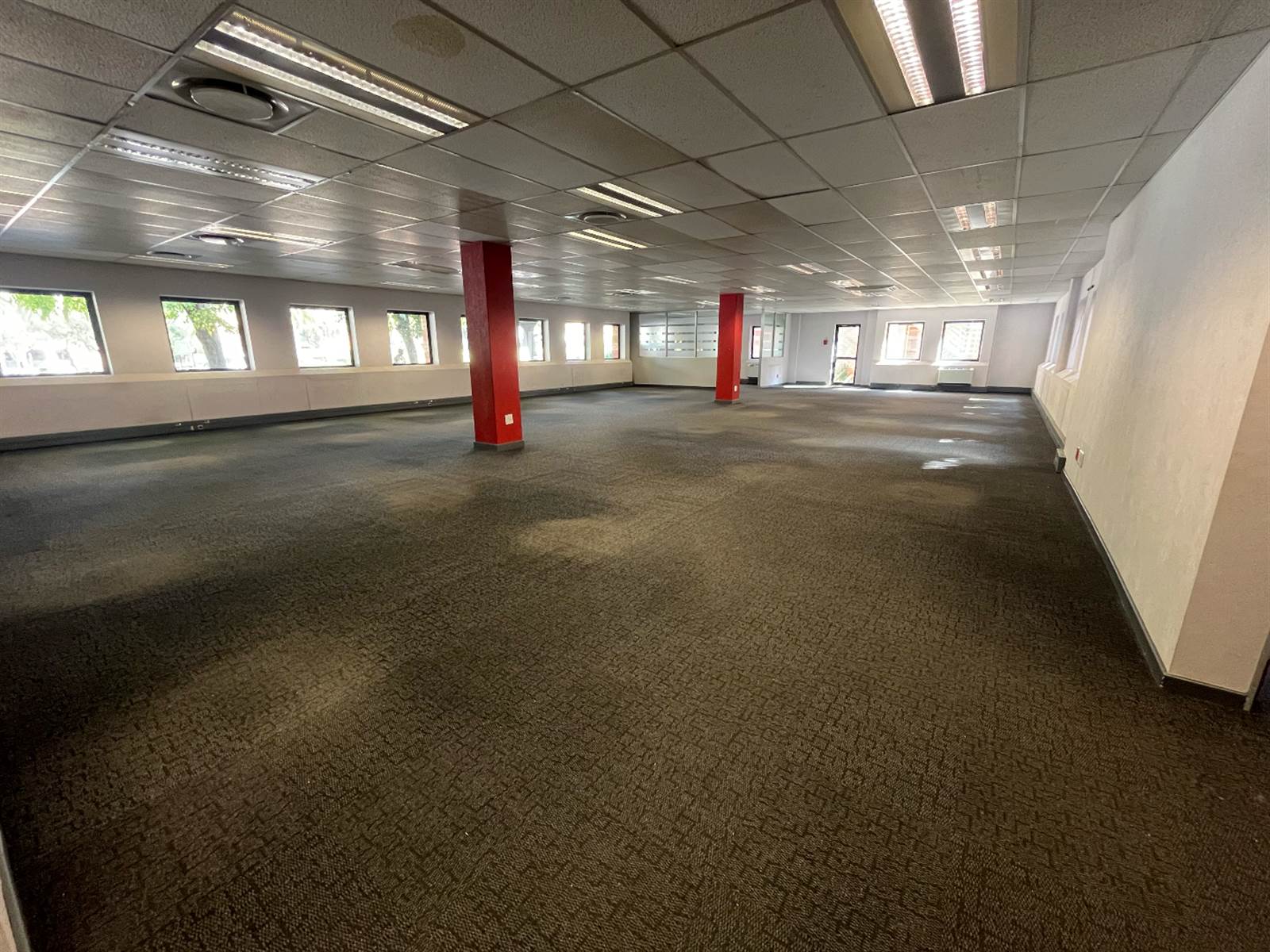 708  m² Commercial space in Bedfordview photo number 3