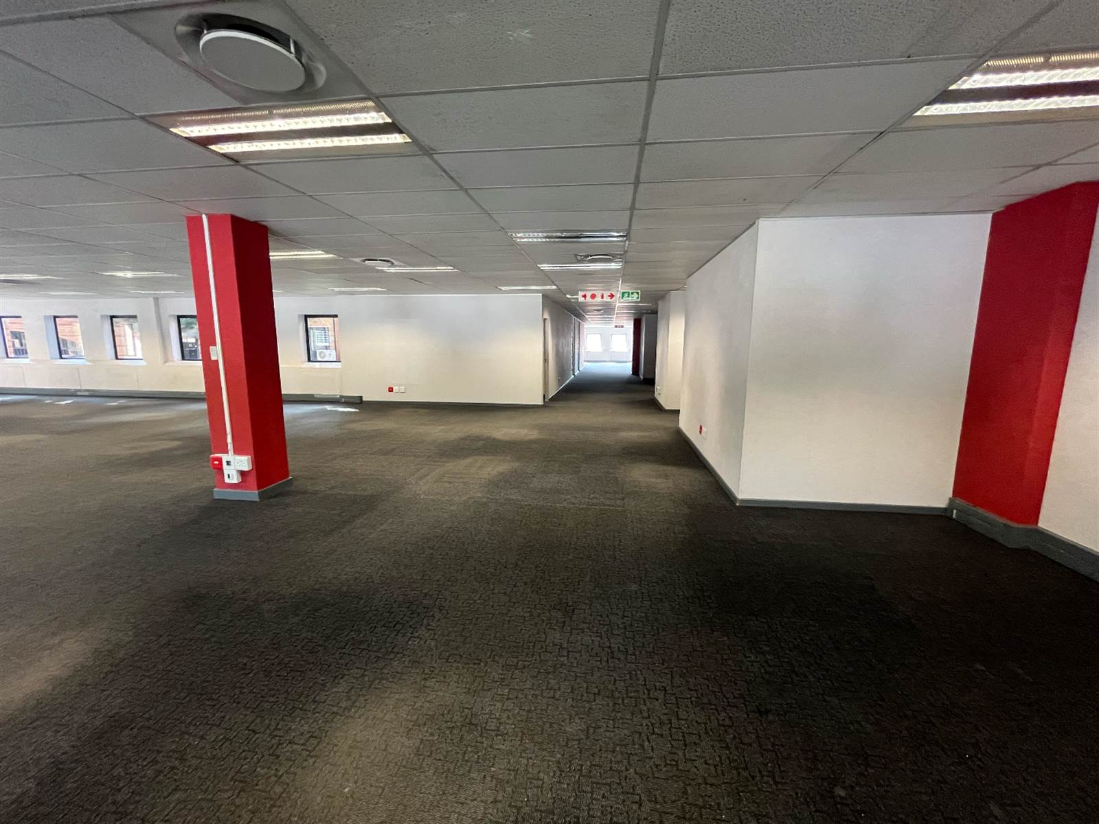 708  m² Commercial space in Bedfordview photo number 9