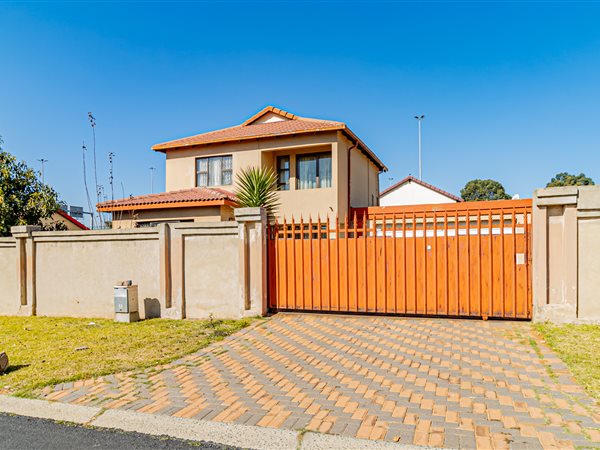 3 Bedroom House 3 Bedroom House