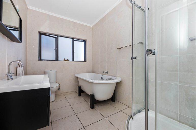 3 Bed House in Greenstone Hill photo number 8