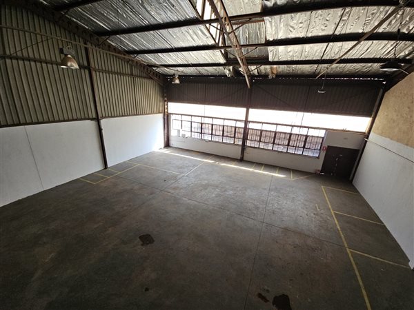 318  m² Industrial space