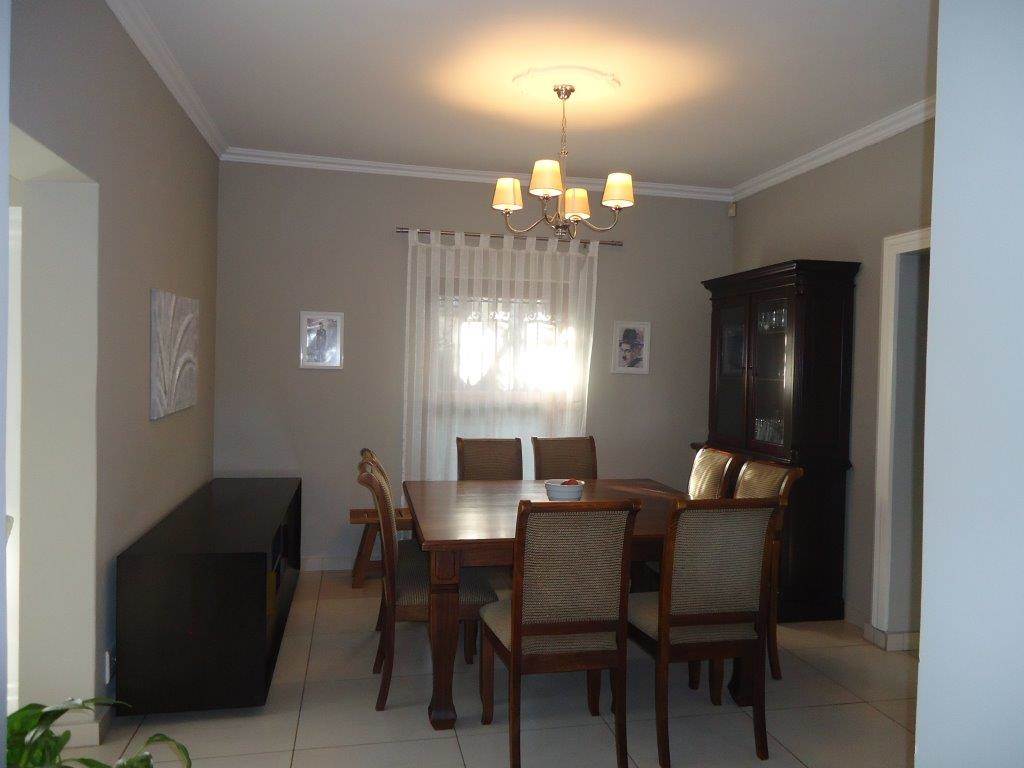5 Bed House in Waterkloof Ridge photo number 8