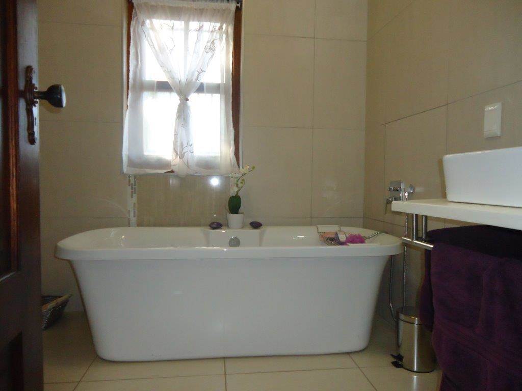 5 Bed House in Waterkloof Ridge photo number 27