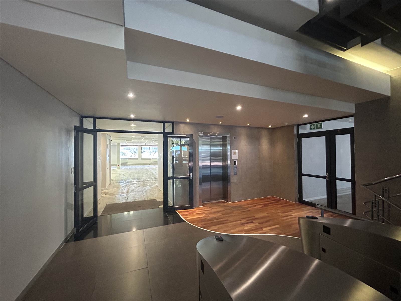 1023  m² Commercial space in Plattekloof photo number 3