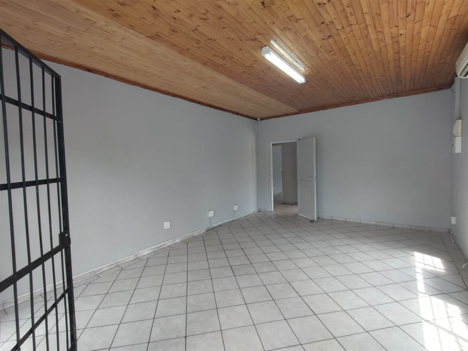 190  m² Commercial space in Bo Dorp photo number 2
