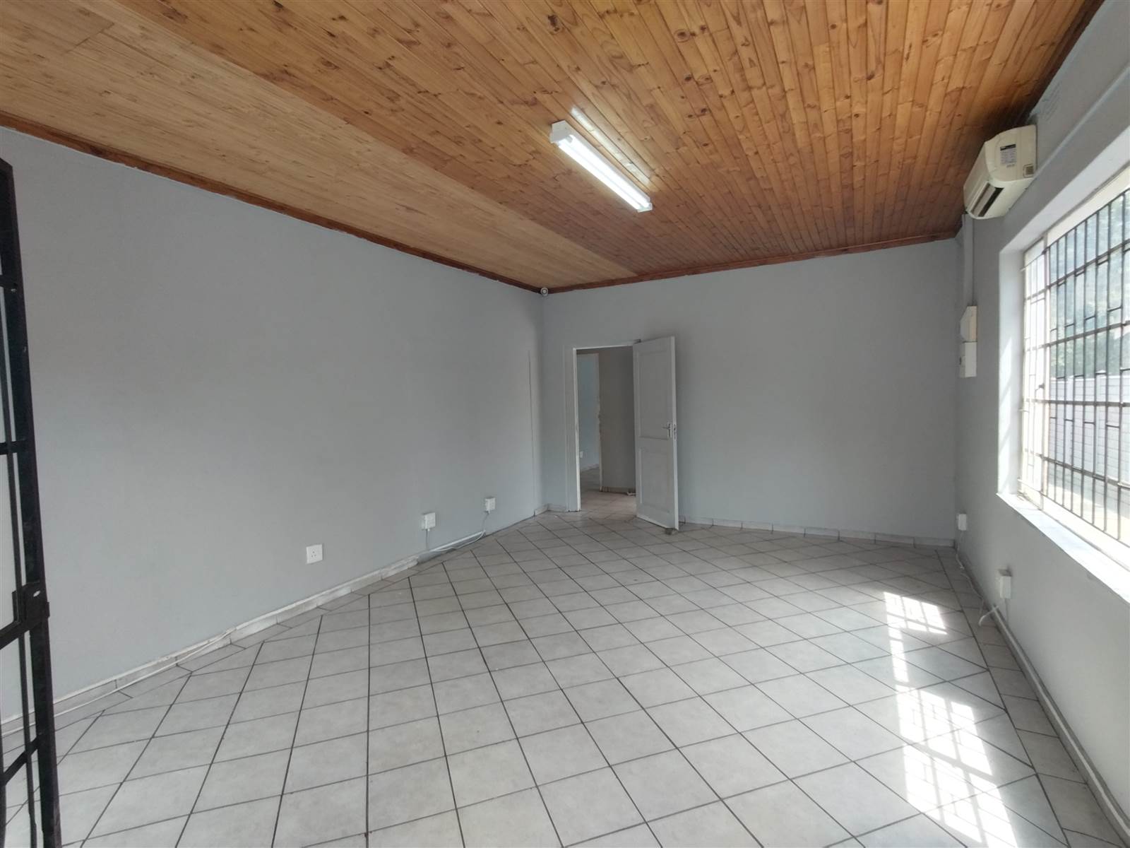 190  m² Commercial space in Bo Dorp photo number 1