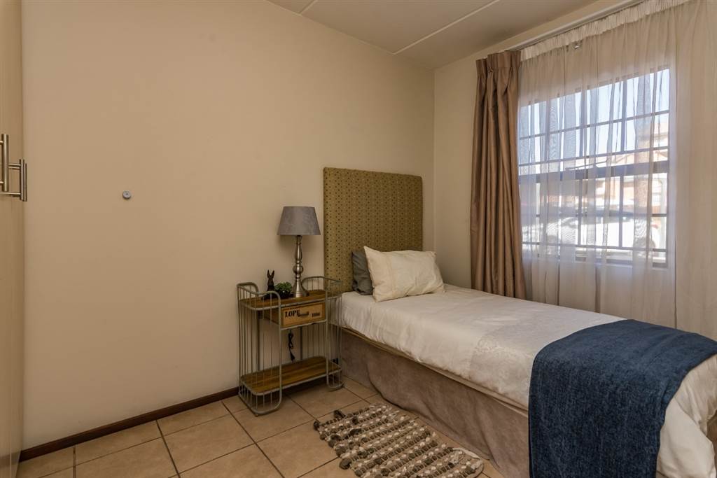 2 Bed Apartment in Protea Glen photo number 6