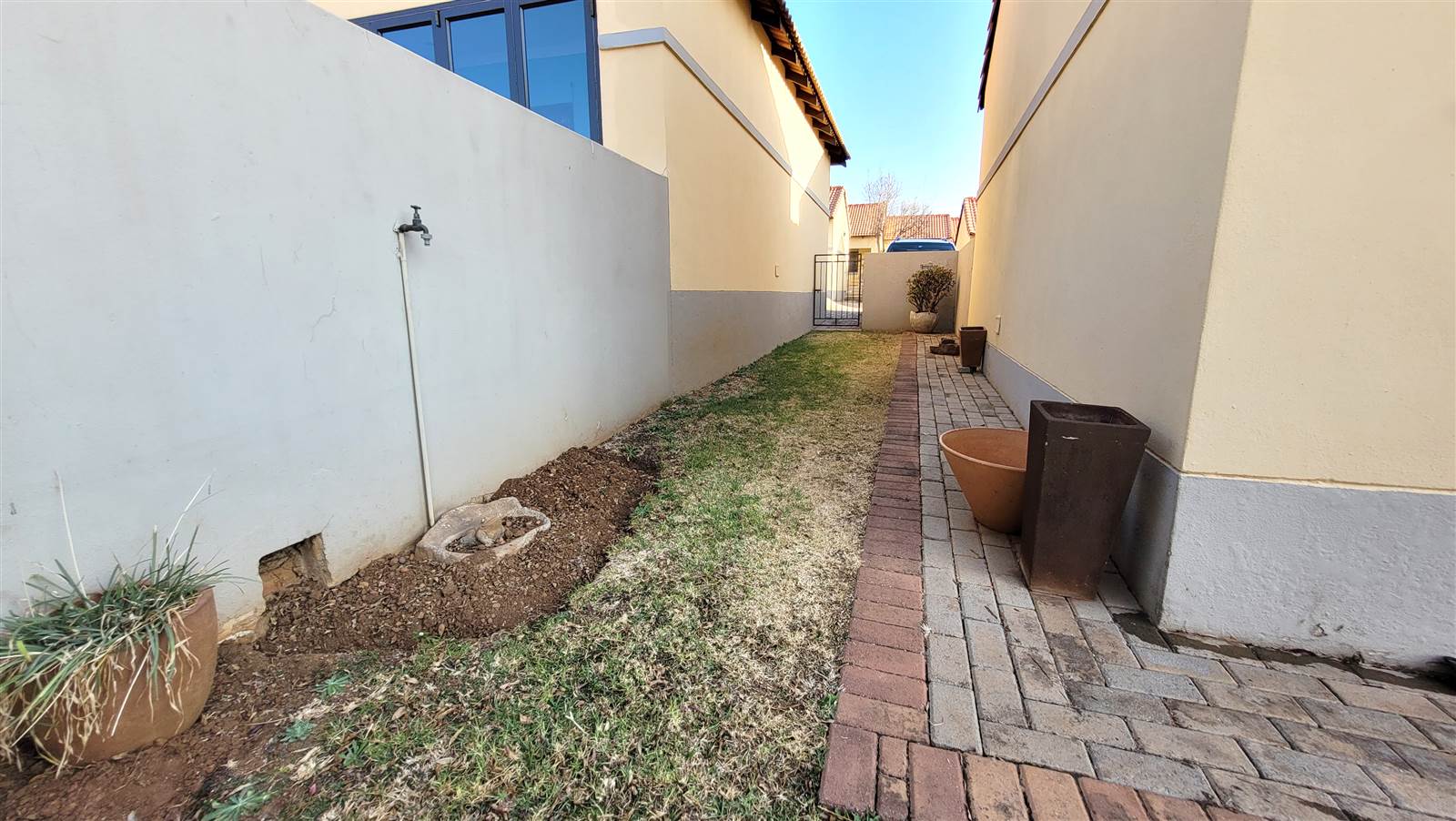2 Bed Townhouse in Mooikloof Ridge photo number 23