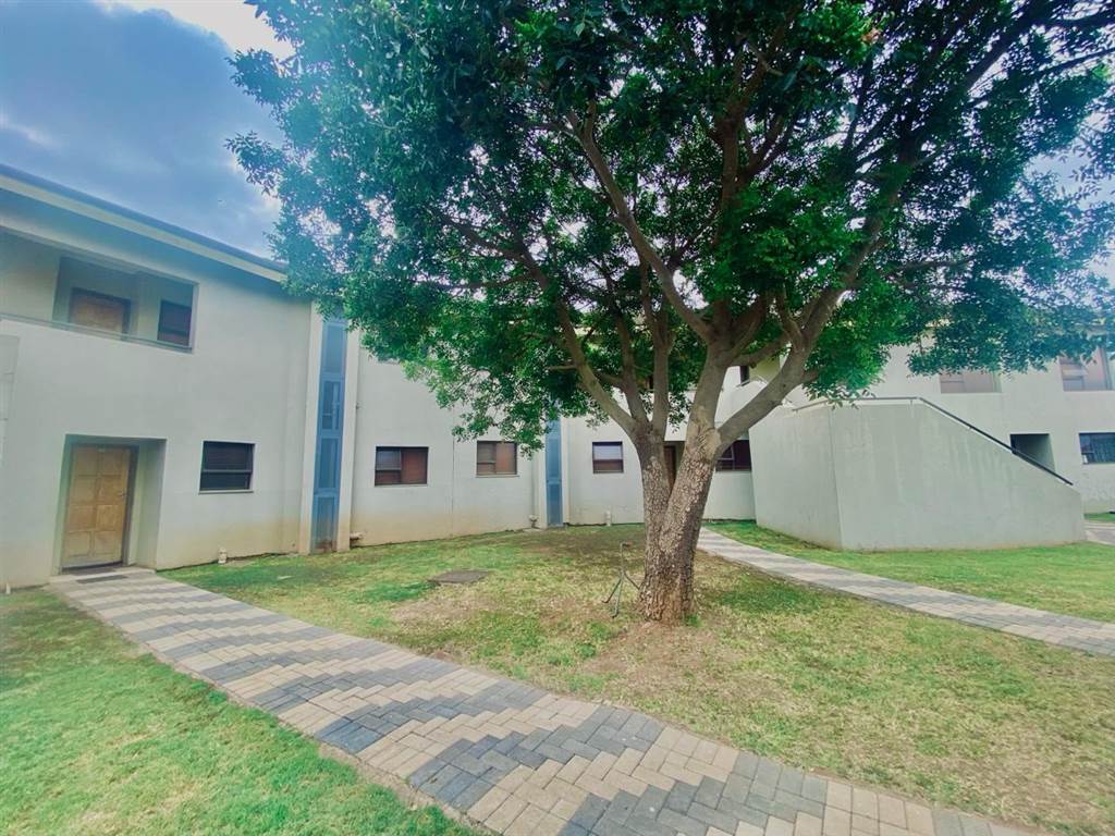 1 Bed Townhouse in Penina Park photo number 8