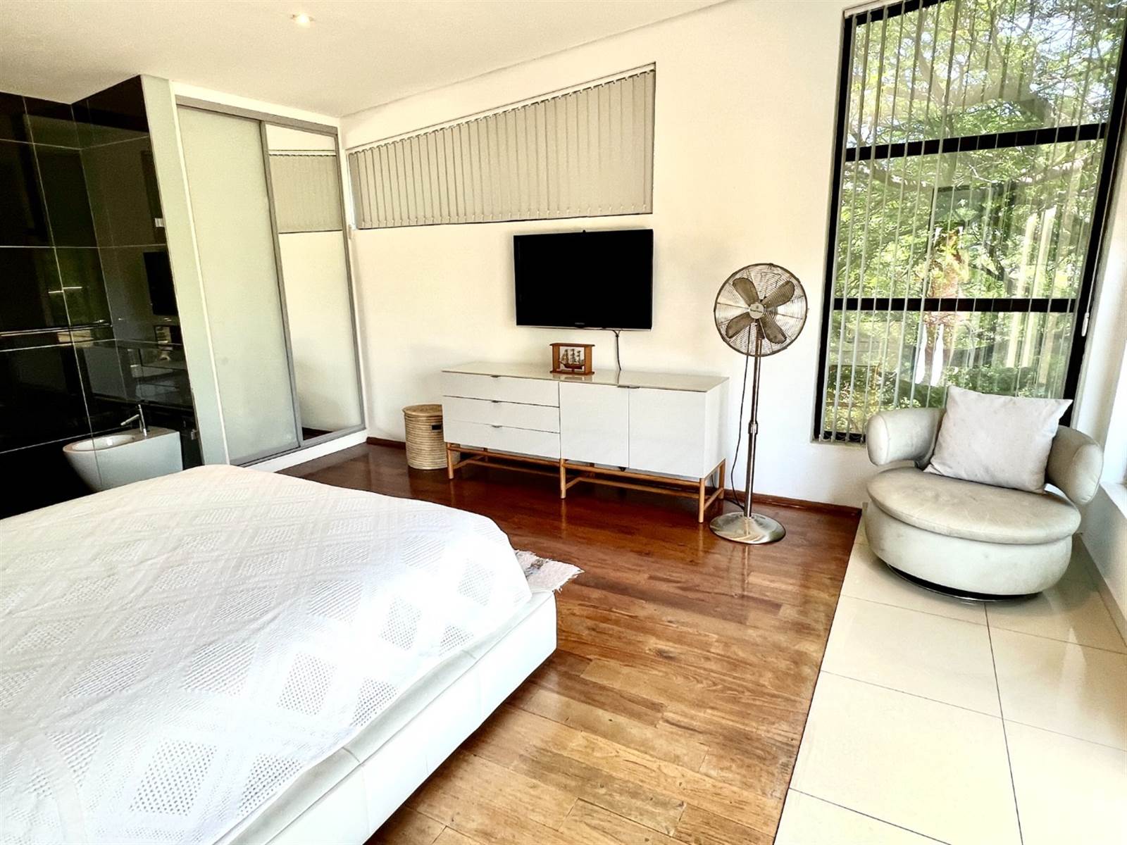 2 Bed Apartment in Craighall Park photo number 23