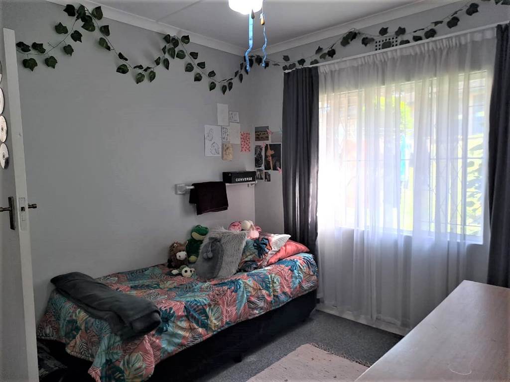 3 Bed Townhouse in Amanzimtoti photo number 16