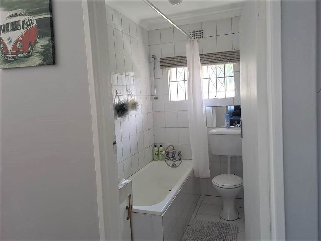 3 Bed Townhouse in Amanzimtoti photo number 17