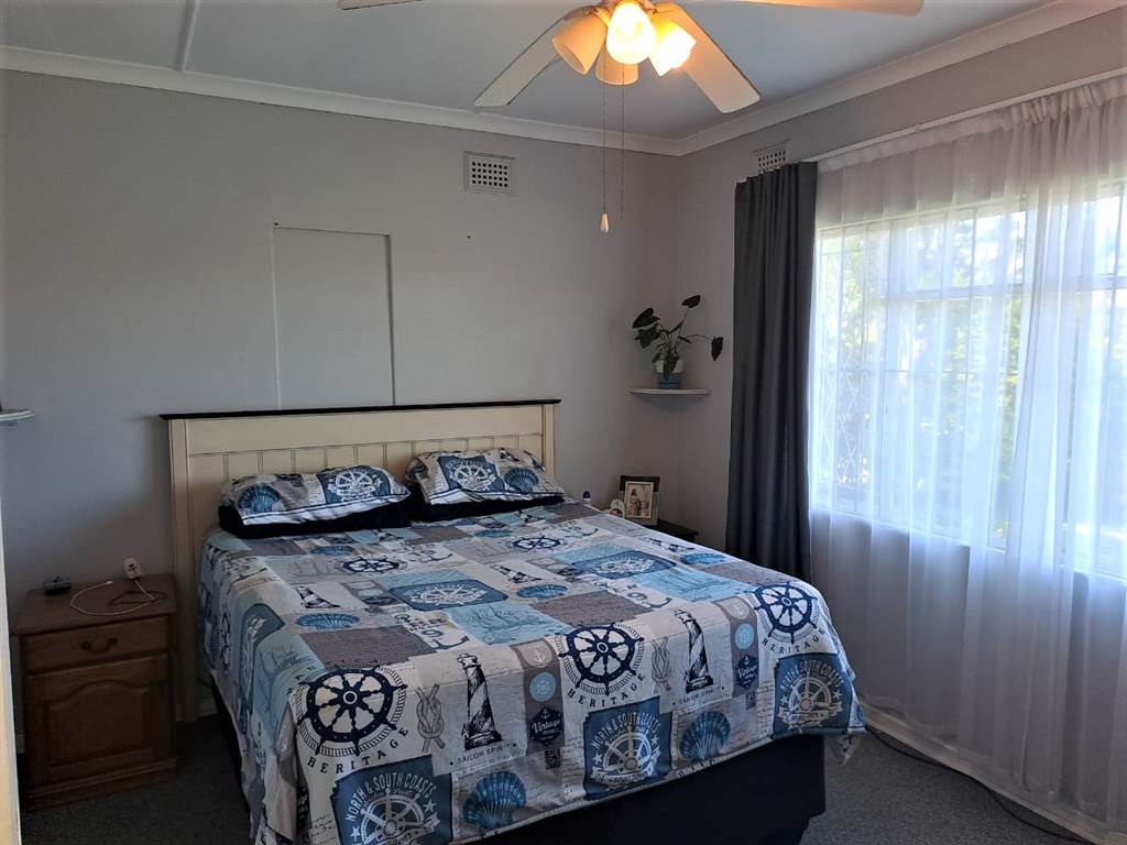 3 Bed Townhouse in Amanzimtoti photo number 9