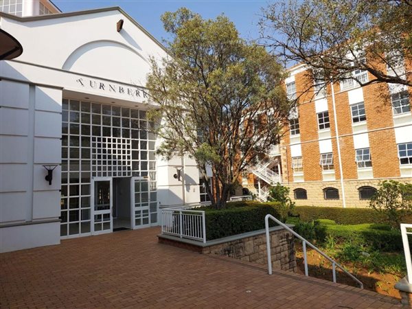 690  m² Commercial space in Fourways