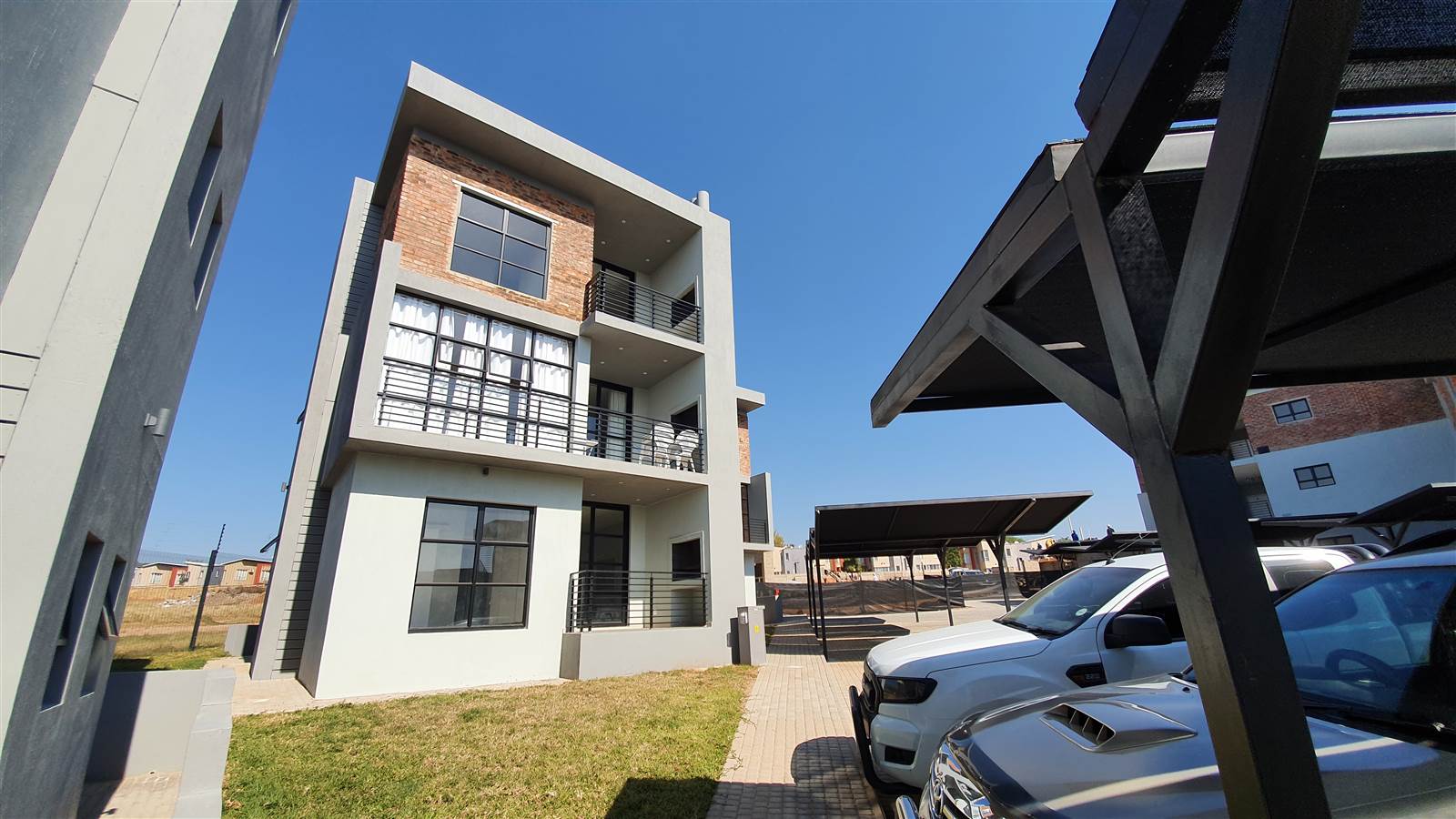 1 Bed Apartment in Nelspruit Central photo number 2