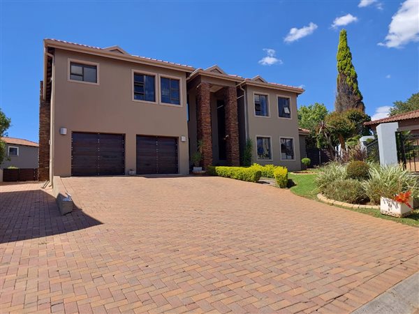 4 Bed House in Ruimsig