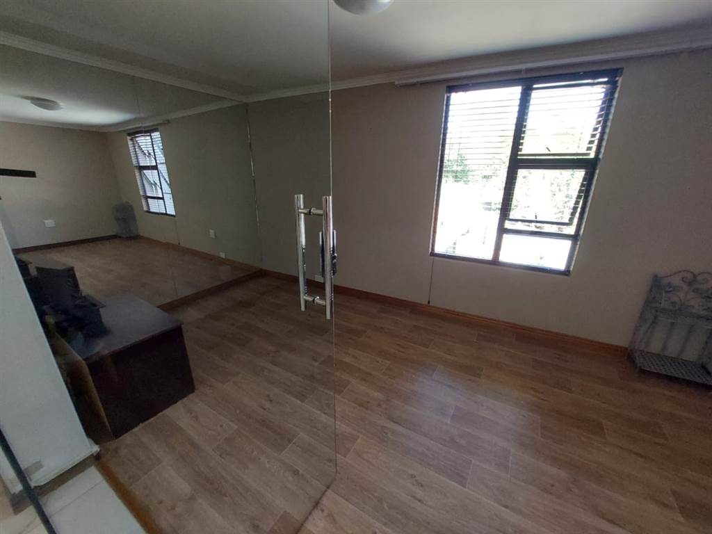 4 Bed House in Ruimsig photo number 25