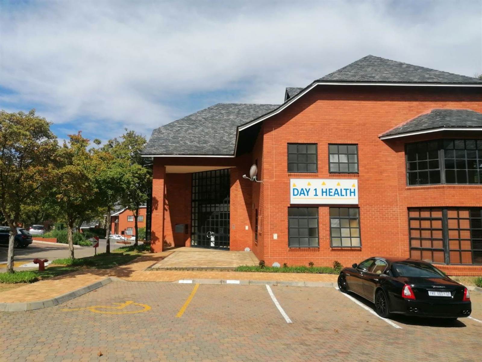 512  m² Commercial space in Bryanston photo number 1