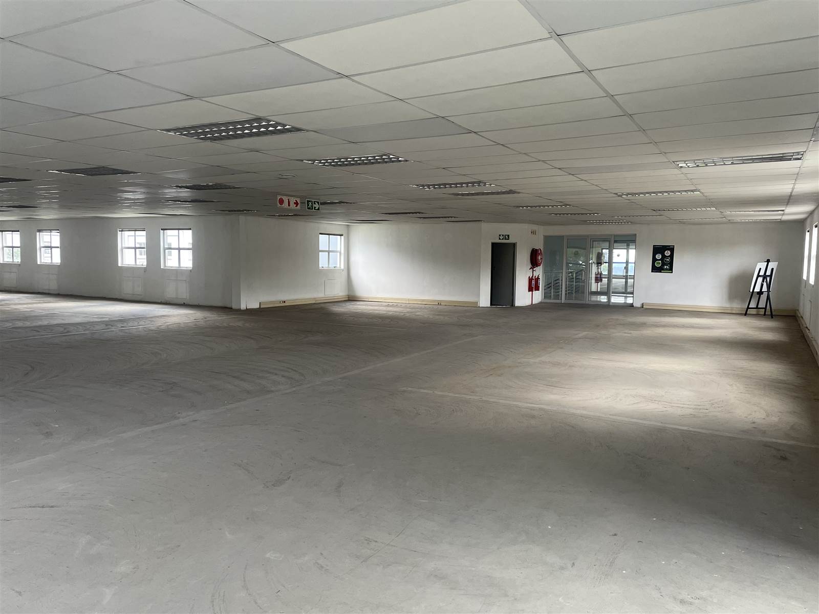 588  m² Commercial space in Halfway Gardens photo number 24