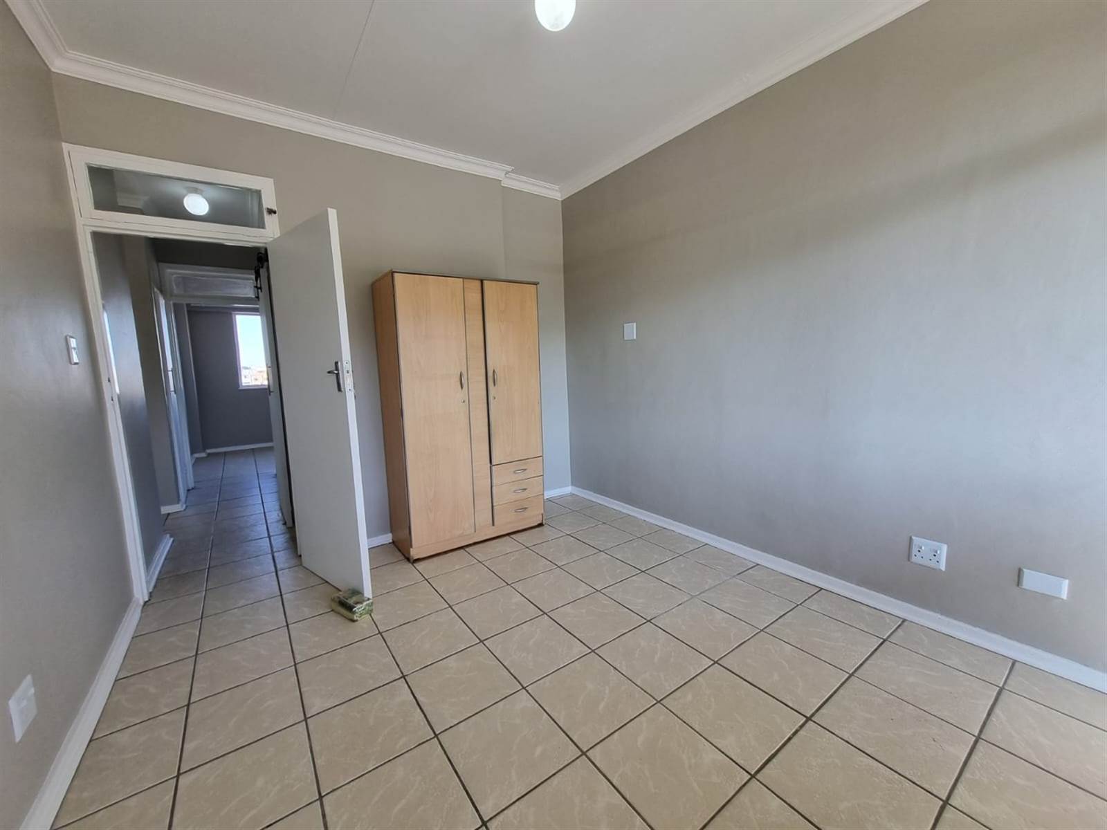 2 Bed Apartment in Bloemfontein photo number 13