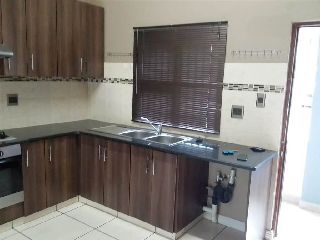 2 Bed Flat in Secunda photo number 5