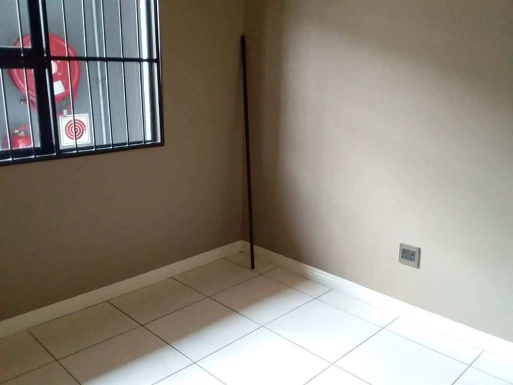 2 Bed Flat in Secunda photo number 11