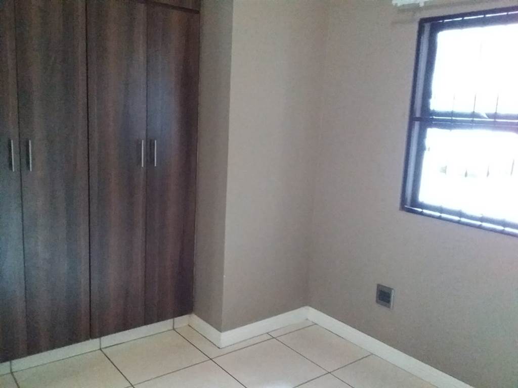 2 Bed Flat in Secunda photo number 16