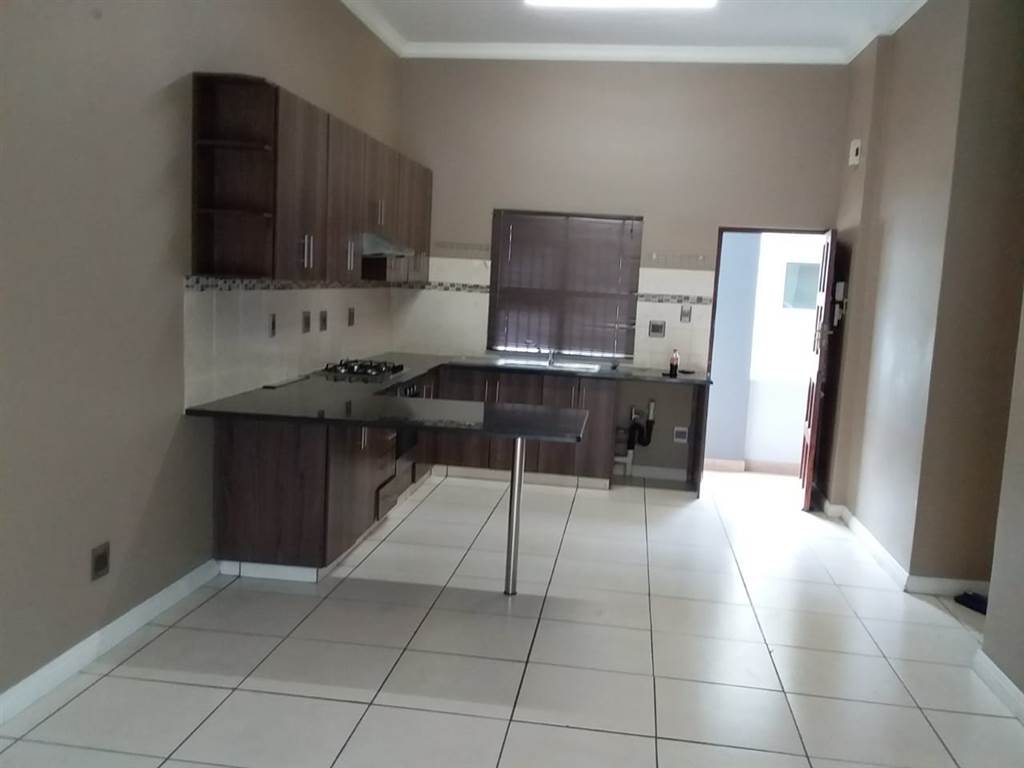 2 Bed Flat in Secunda photo number 7