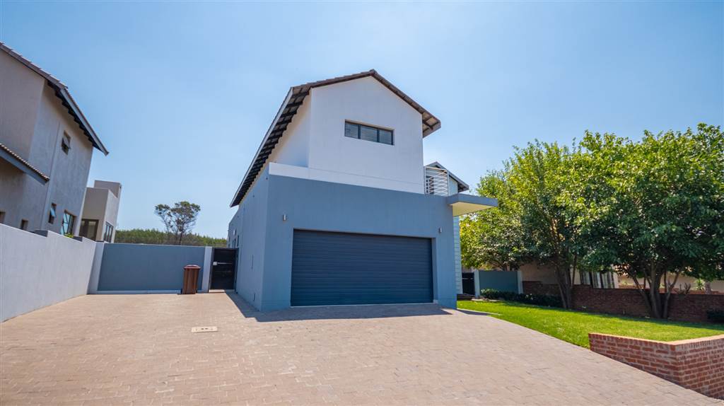 4 Bed House in Mooikloof Equestrian Estate photo number 7