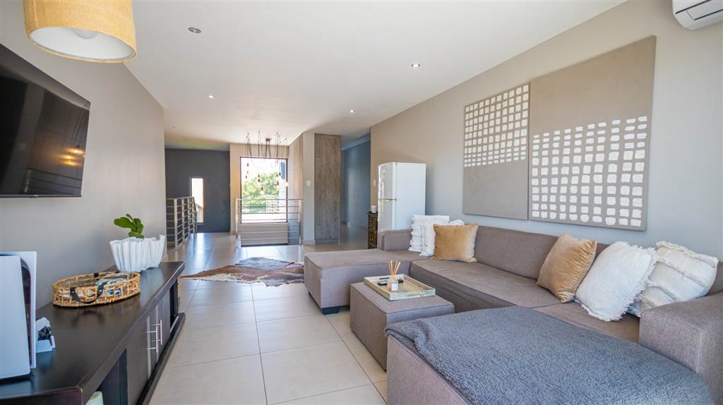 4 Bed House in Mooikloof Equestrian Estate photo number 22