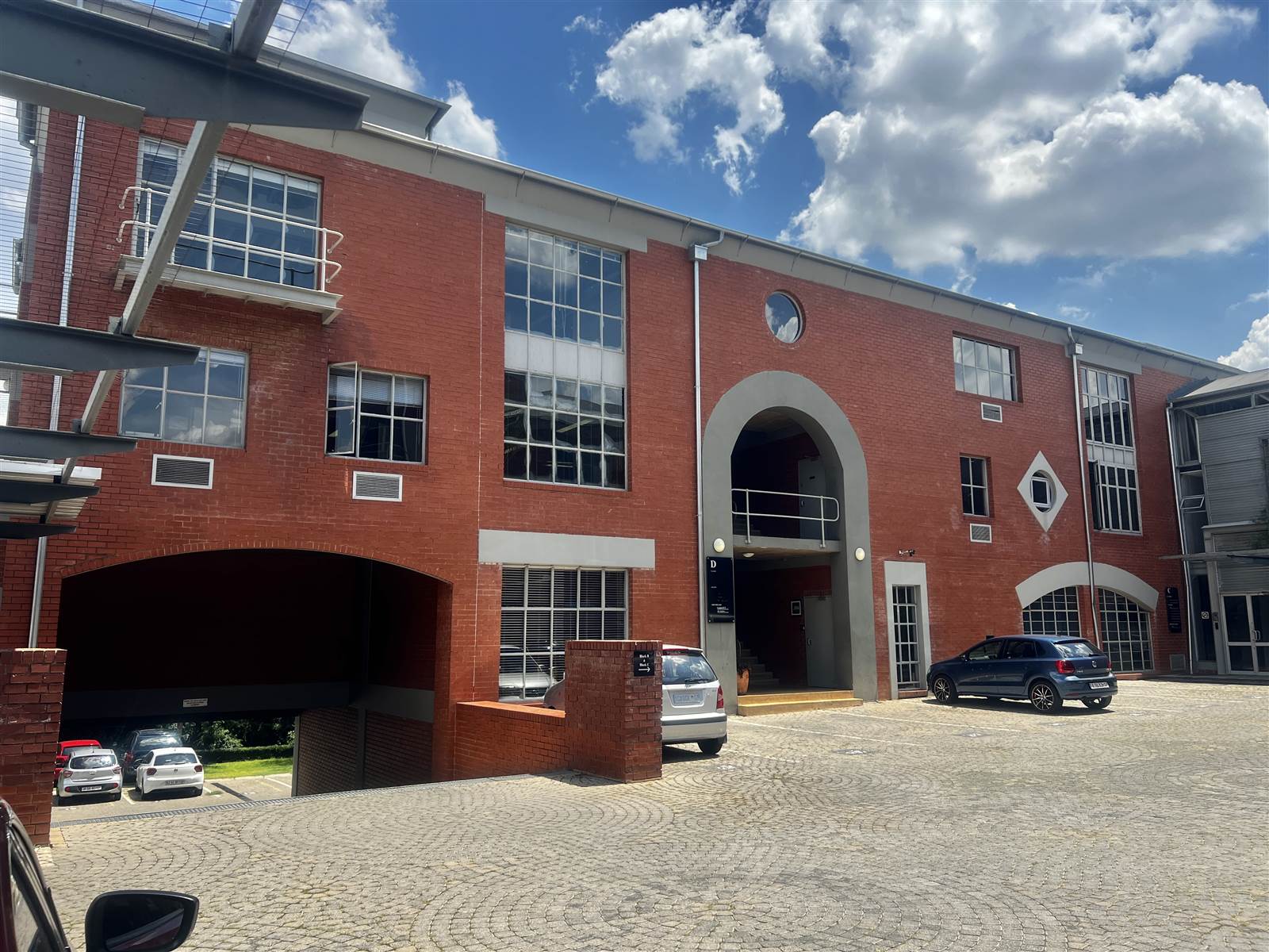 200  m² Commercial space in Parktown North photo number 1