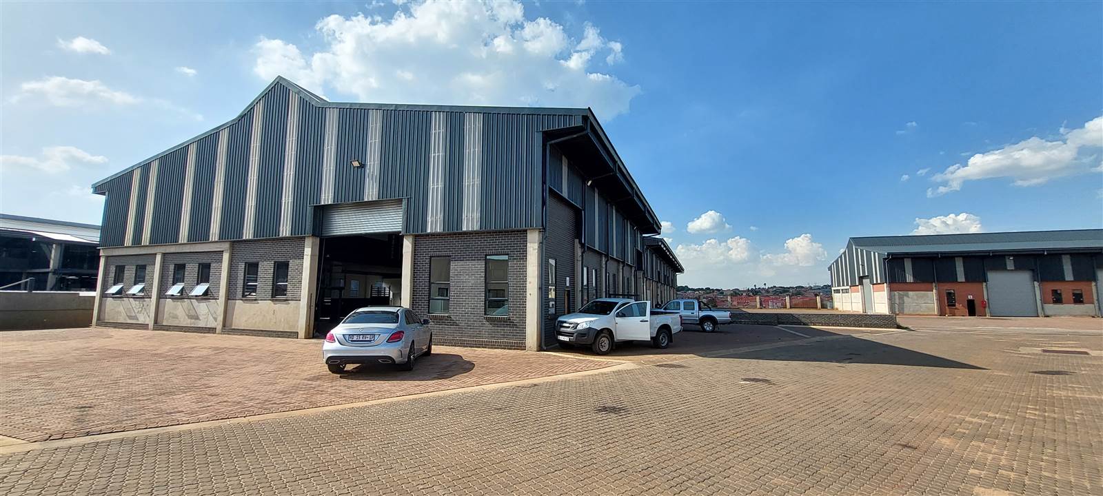 875  m² Industrial space in Clayville photo number 1
