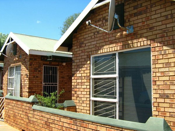 3 Bedroom Townhouse 3 Bedroom Townhouse