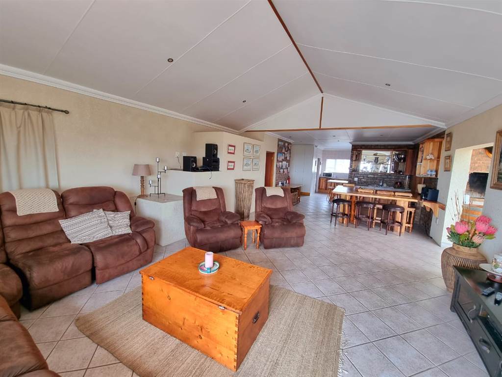 5 Bed House in Stilbaai photo number 4