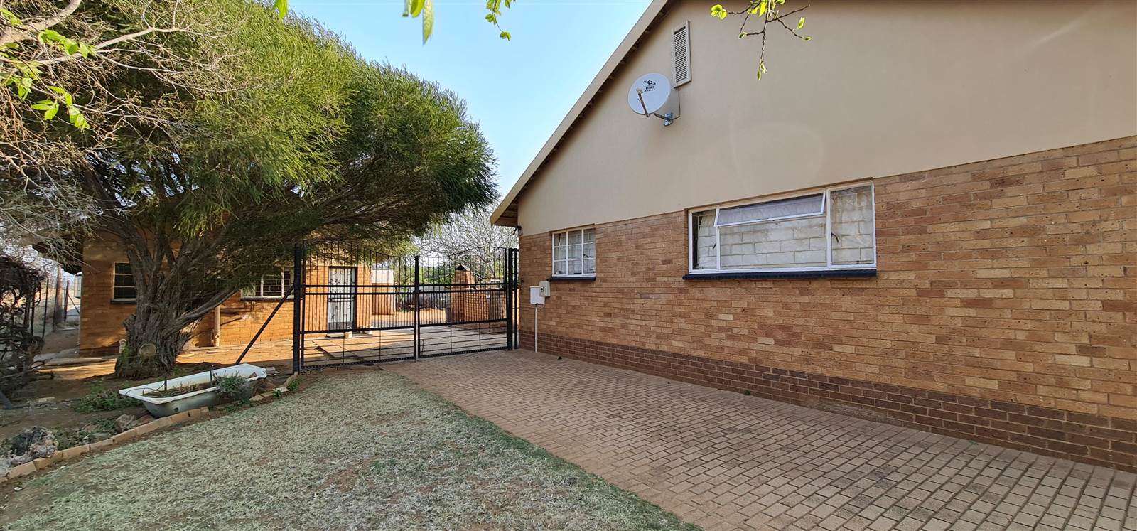 3 Bed House in Hartbeesfontein photo number 27
