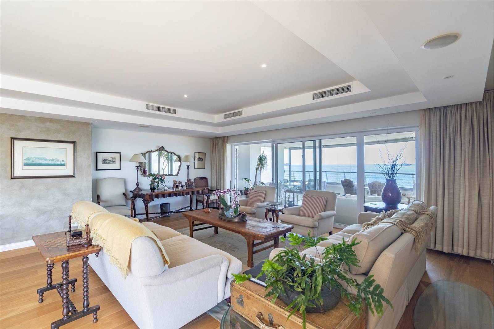 4 Bed Apartment in Mouille Point photo number 6
