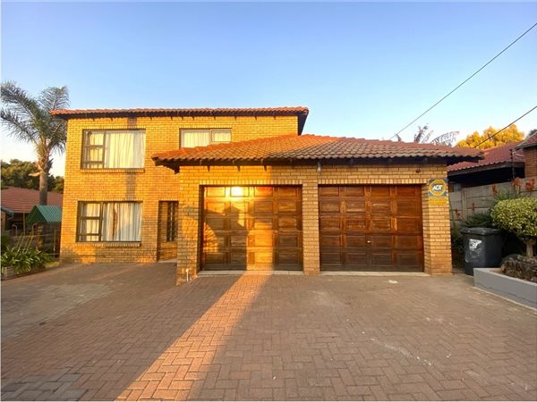 4 Bedroom House 4 Bedroom House