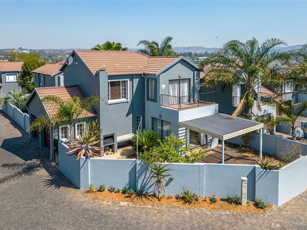 3 Bedroom Townhouse 3 Bedroom Townhouse