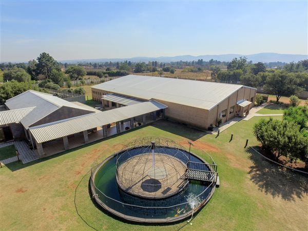 1950  m² Commercial space in Eye of Africa