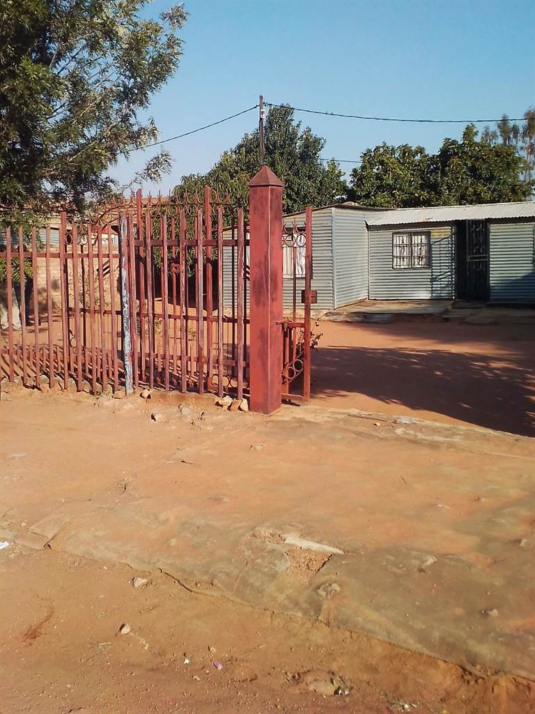 400 m² Land available in Lethlabile photo number 1