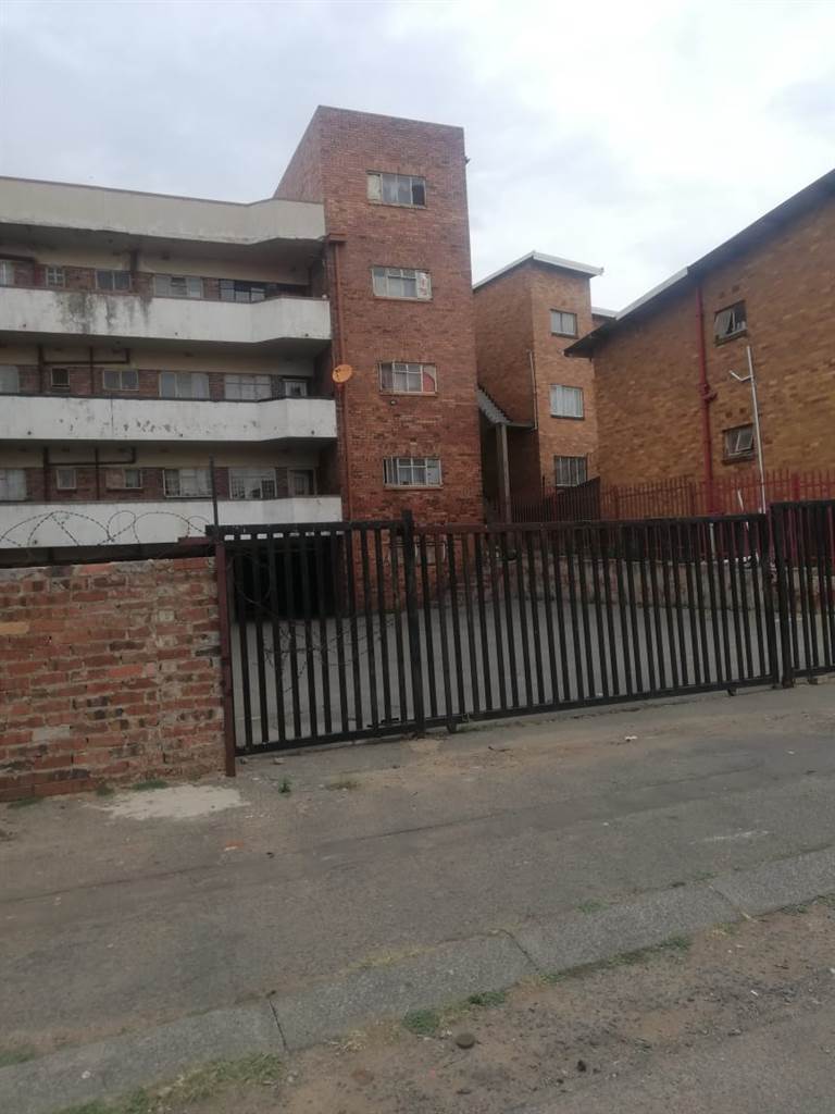 2 Bed Apartment in Rosettenville photo number 1